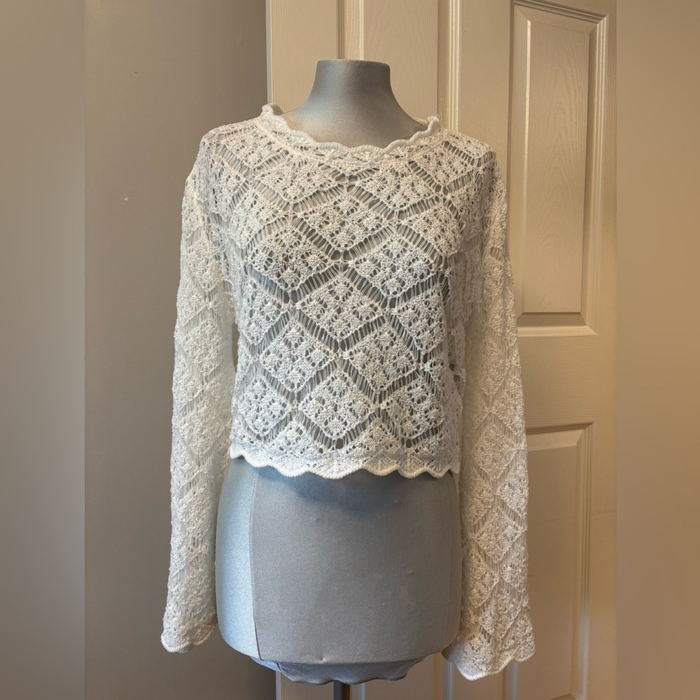 H&M White Long Sleeve Crop Blouse